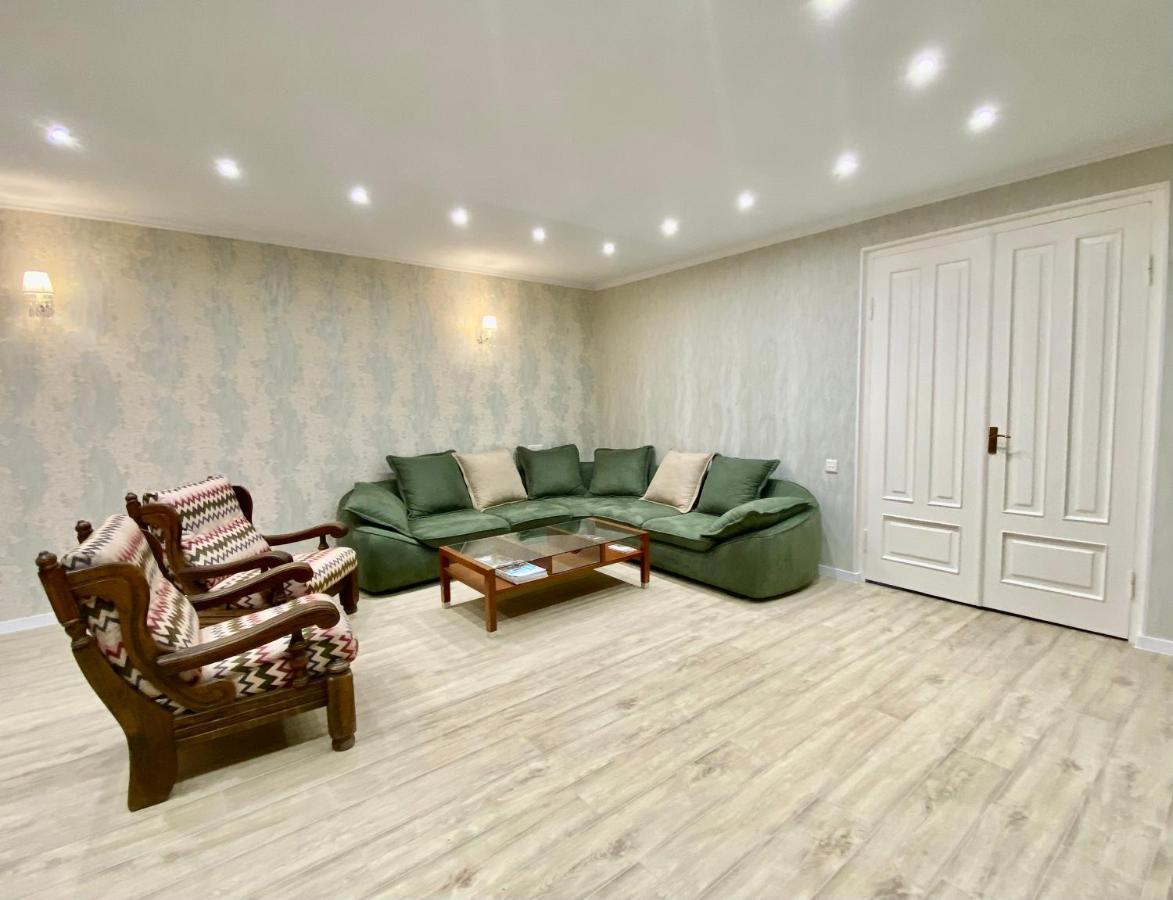 Spacious Dinamo Apartment Tiflis Exterior foto